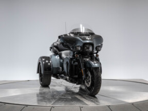 2025 HARLEY-DAVIDSON FLHTCUTG TRI GLIDE ULTRA in Iron Horse Metallic thumb 2