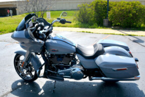 2026 Harley-Davidson® Road Glide® Dark Billiard Gray Chrome Trim thumb 2