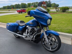 2025 Harley-Davidson® Street Glide® Blue Burst thumb 3
