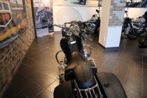 2017 Softail® Deluxe (FLSTN) thumb 2