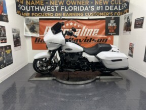 2025 Harley-Davidson® Street Glide™ thumb 2