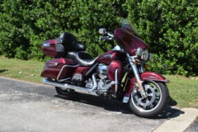 2015 Harley-Davidson® Electra Glide® Ultra Classic™ thumb 3