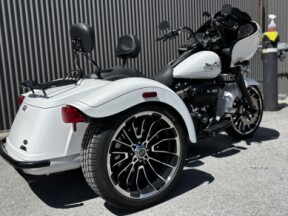 2025 Harley-Davidson® Road Glide® 3 White Onyx Pearl - Black Finish thumb 2