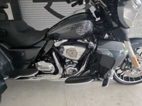 2026 Harley-Davidson® Street Glide 3 Limited Iron Horse Metallic Chrome Trim thumb 0