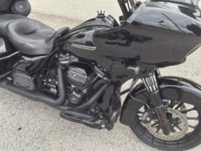 FLTRXS 2019 Road Glide® Special thumb 2