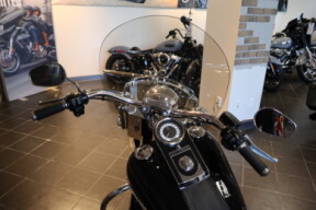 2017 Softail® Deluxe (FLSTN) thumb 1