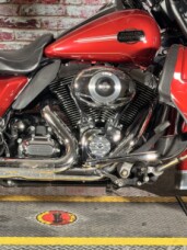 Harley-Davidson® Ultra Classic® Electra Glide® 2013 FLHTCU EMBR RED SUNGLO W/ PINSTRIP thumb 2