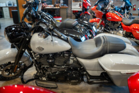 Harley-Davidson<sup>®</sup> Road King<sup>®</sup> Special 2025 FLHRXS 0427338 BILLIARD GRAY thumb 2