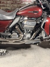 Harley-Davidson® Tri Glide® Ultra 2022 FLHTCUTG MIDNIGHT CRIMSON thumb 2
