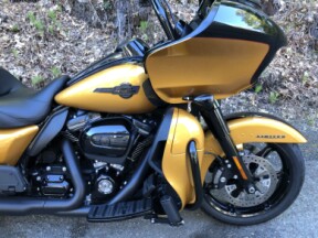 2023 Harley-Davidson® Road Glide® Limited Prospect Gold/Vivid Black thumb 3