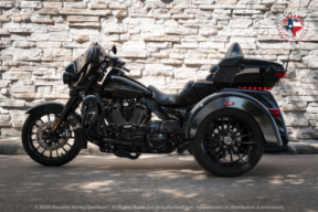 2025 Harley-Davidson® Tri Glide® Ultra FLHTCUTG thumb 3
