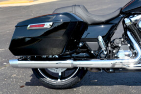 2026 Harley-Davidson® Road Glide® Vivid Black Chrome Trim thumb 0