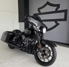 2020 Harley-Davidson® Street Glide® Special Vivid Black thumb 3