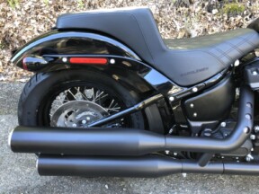 2020 Harley-Davidson® Street Bob® Vivid Black thumb 2