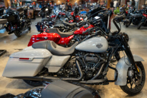 Harley-Davidson<sup>®</sup> Road King<sup>®</sup> Special 2025 FLHRXS 0427338 BILLIARD GRAY thumb 3