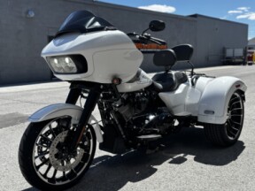 2025 Harley-Davidson® Road Glide® 3 White Onyx Pearl - Black Finish thumb 0