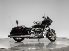 2022 HARLEY-DAVIDSON FLTRX ROAD GLIDE in Vivid Black thumb 2