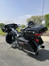 2017 Harley-Davidson® Ultra Limited Low Vivid Black thumb 1