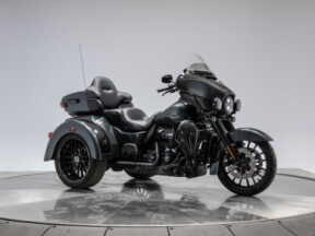 2025 HARLEY-DAVIDSON FLHTCUTG TRI GLIDE ULTRA in Iron Horse Metallic thumb 3