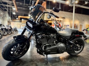 2018 Harley-Davidson® Fat Bob® Vivid Black thumb 2