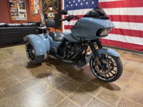 Harley-Davidson® Road Glide 3 2024 FLTRT SHARKSKIN W/ PINSTRIPE thumb 2