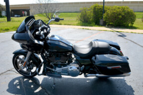 2026 Harley-Davidson® Road Glide® Vivid Black Chrome Trim thumb 2