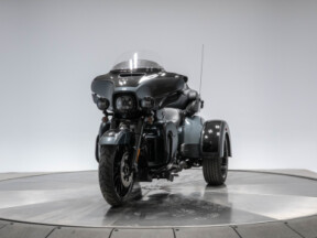 2025 HARLEY-DAVIDSON FLHTCUTG TRI GLIDE ULTRA in Iron Horse Metallic thumb 1
