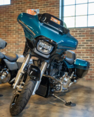Harley-Davidson® Street Glide® 2026 FLHX 0034634572 TEAL THUNDR/BLK W/ PINSTRIP thumb 2