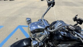 2018 Harley-Davidson® Road King® thumb 2
