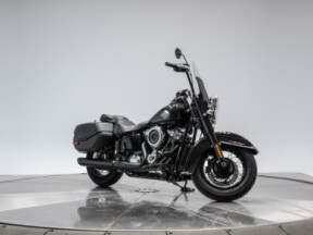 2026 Harley-Davidson FLHC Heritage Classic in Vivid Black with 10 miles thumb 3