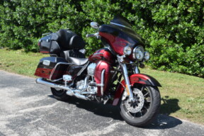 2011 Harley-Davidson® CVO™ Ultra Classic® Electra Glide® thumb 3