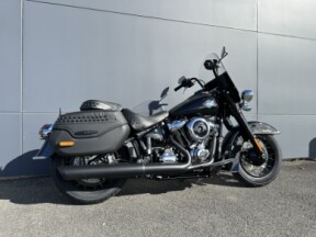 2025 Harley-Davidson® Heritage Classic Vivid Black w/Laced Wheels thumb 1