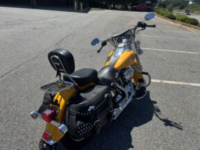 2011 Harley-Davidson® Heritage Softail® Classic Chrome Yellow thumb 3