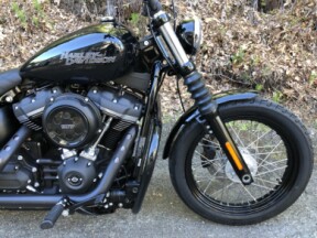 2020 Harley-Davidson® Street Bob® Vivid Black thumb 3