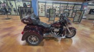 Harley-Davidson® Tri Glide® Ultra 2022 FLHTCUTG MIDNIGHT CRIMSON