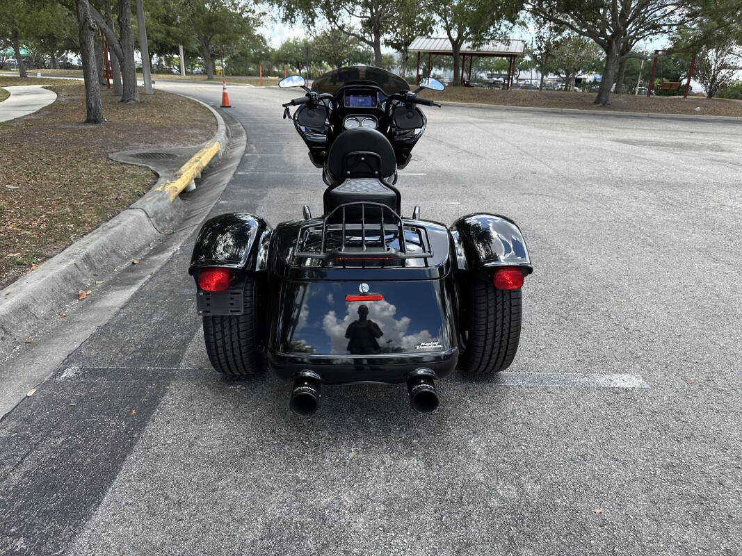 2023 Harley-Davidson® Freewheeler® Vivid Black, photo 7