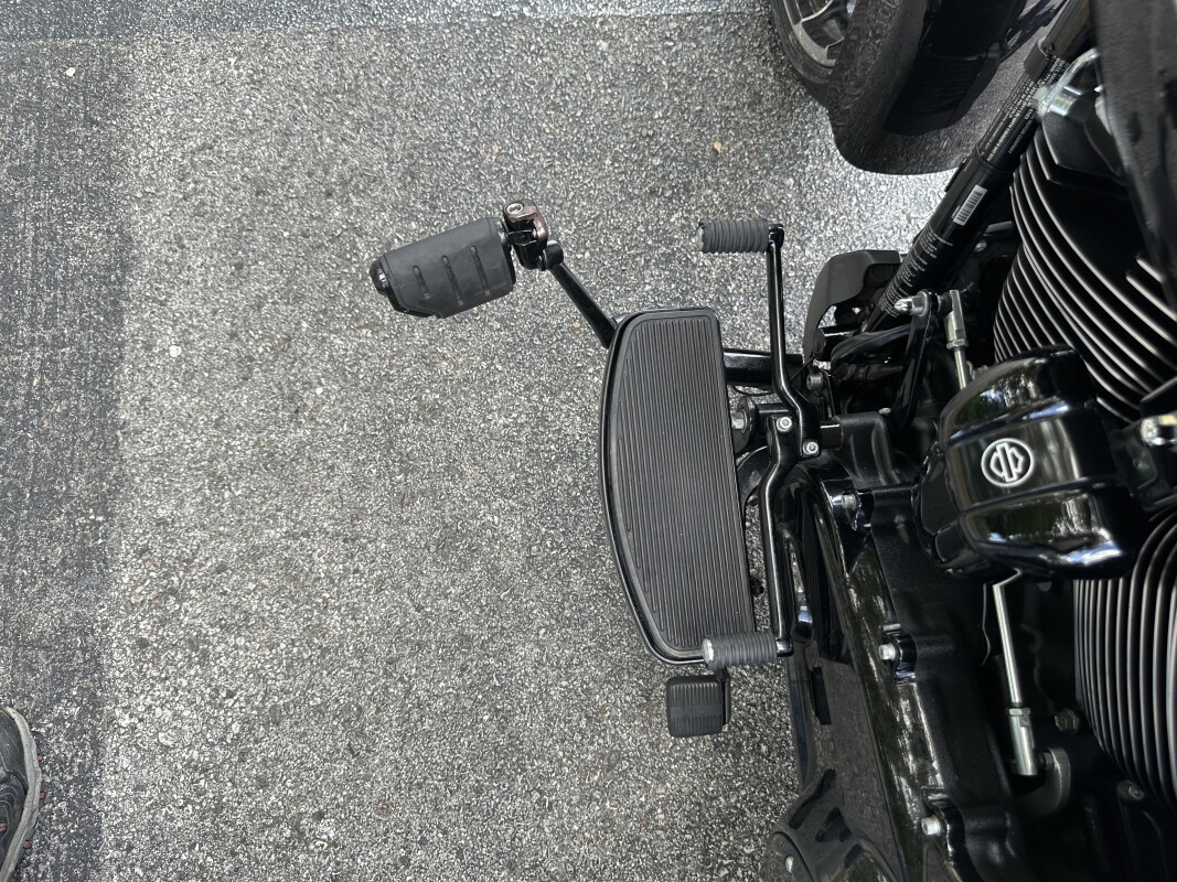 2023 Harley-Davidson® Freewheeler® Vivid Black, photo 9