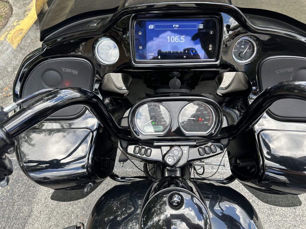 2023 Harley-Davidson® Freewheeler® Vivid Black, photo 13