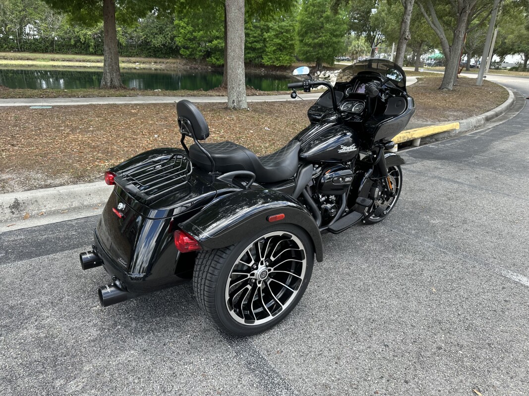 2023 Harley-Davidson® Freewheeler® Vivid Black, photo 8