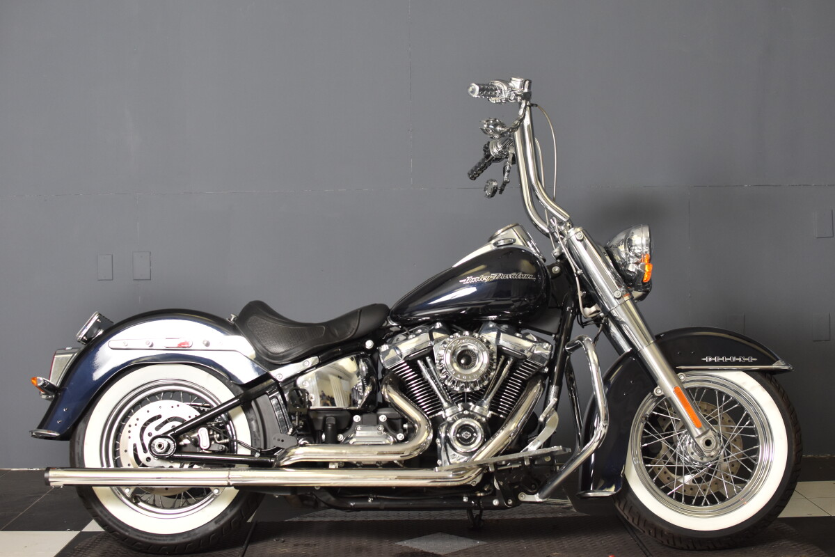 2019 Harley-Davidson® Deluxe Midnight Blue/Barracuda Silver
