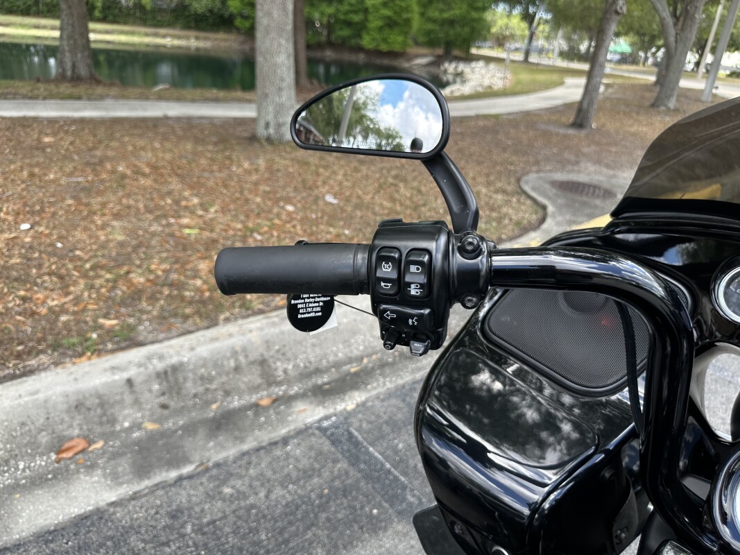 2023 Harley-Davidson® Freewheeler® Vivid Black, photo 12