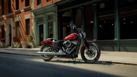 The 2026 Harley-Davidson® Street Bob® Lines Up Against Indian Scout Bobber on Zephyrhills Roads