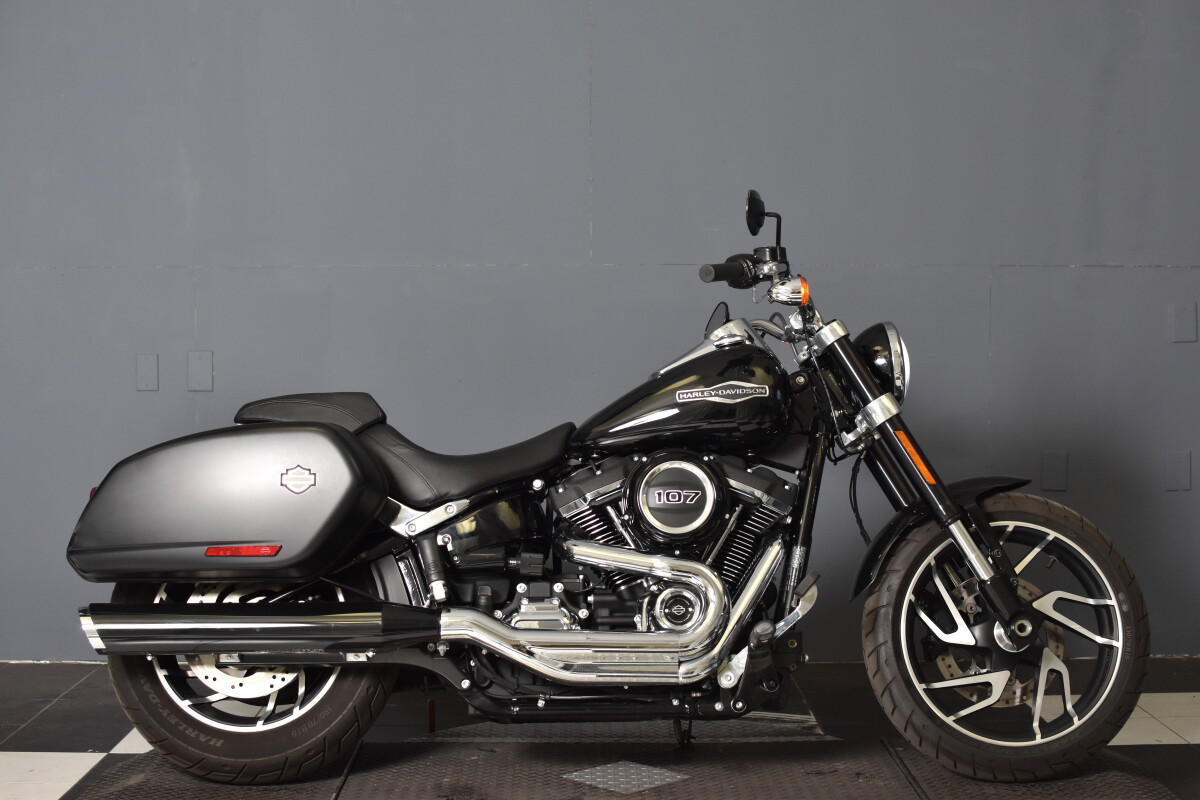 2020 Harley-Davidson® Sport Glide® Vivid Black FLSB | Desert Wind