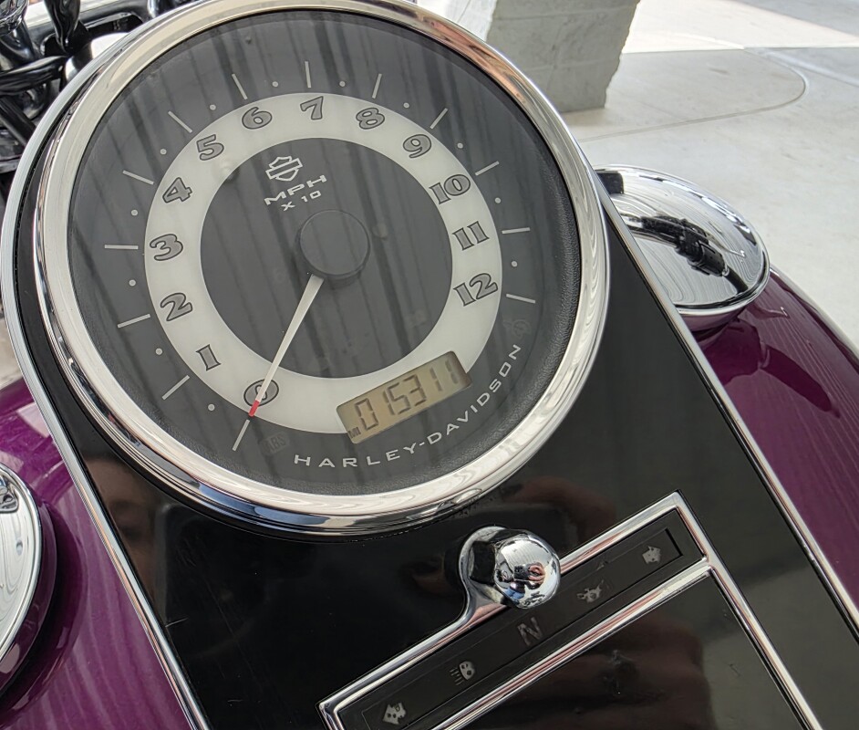 2016 Harley-Davidson® Softail® Deluxe PURPLE TWO TONE, photo 16