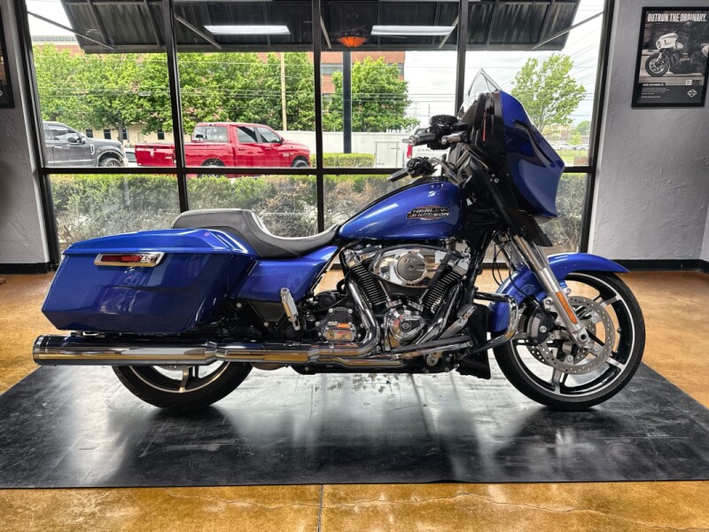 2024 Harley-Davidson® Street Glide® Blue Burst