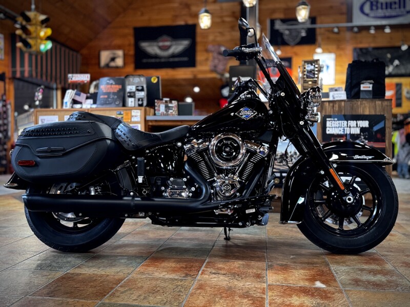 2026 Harley-Davidson® Heritage Classic Vivid Black Black Cast Wheels