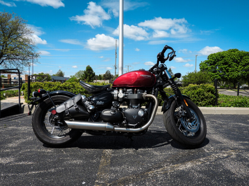 2022 Triumph  Bonneville Bobber Cordovan Red