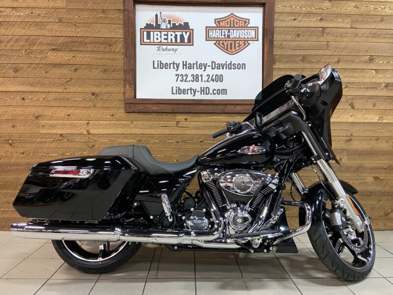 2026 Harley-Davidson® Street Glide® Vivid Black Chrome Trim FLHX