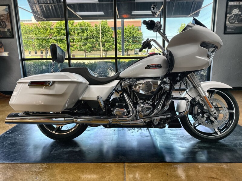 2024 Harley-Davidson® Road Glide® White Onyx Pearl