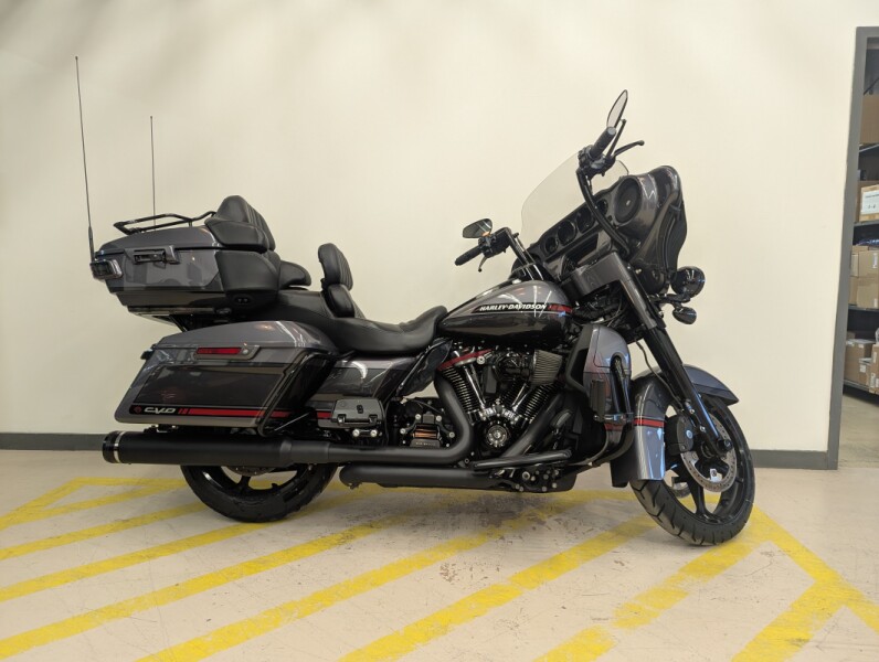 2020 Harley-Davidson® CVO™ Ultra Limited - Smokey Gray & Stormcloud